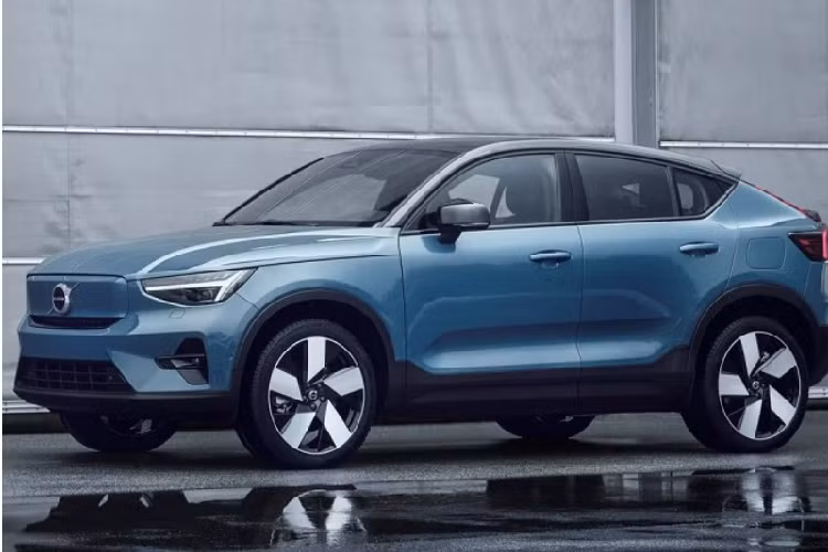 Lần đầu được giới thiệu vào tháng 3 năm ngoái, Volvo C40 2022 mới là phiên bản crossover lấy cảm hứng từ XC40 Recharge chạy điện đã được phân phối tại Thái Lan.