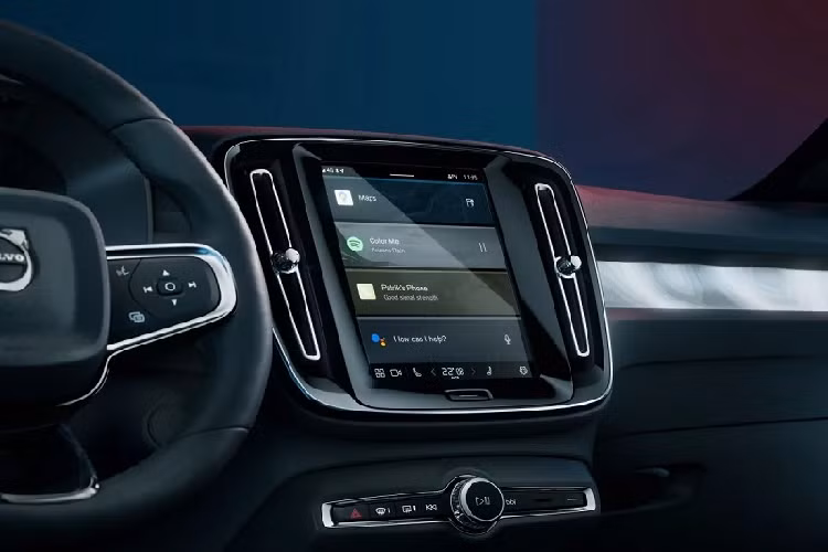 Về thông số kỹ thuật, Volvo C40 chia sẻ chung hệ truyền động P8 AWD với XC40 Recharge, bao gồm hai mô-tơ điện đặt ở trục trước/sau cho tổng công suất 402 mã lực và momen xoắn cực đại 660 Nm. 