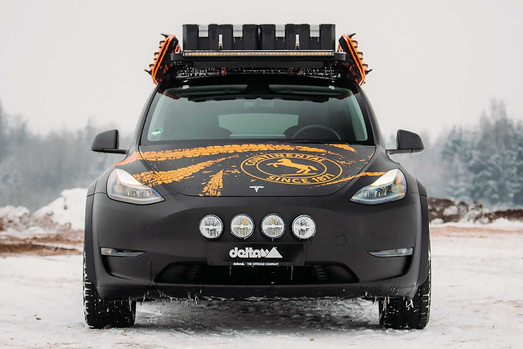 Đối với những người ở Đức quan tâm đến bản dựng này, Delta4x4 tính phí 900 Euro cho việc nâng hệ thống treo. Bộ bánh xe và lốp xe có giá khởi điểm 4.500 Euro, giá nóc là 2.900 Euro và thanh ánh sáng là thêm 900 Euro. Đèn trên cản bao gồm cả giá lắp có giá tổng cộng là 1.800 Euro.