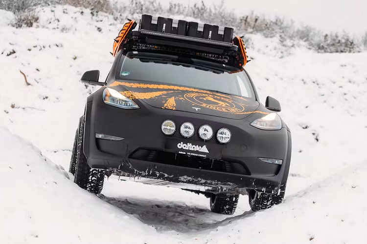 Chế độ này bổ sung thêm nhiều tính năng như tạo cài đặt tùy chỉnh cho nhiều biến số của hệ thống truyền động, ghi lại các vòng chạy bằng camera tích hợp và theo dõi phép đo từ xa trên đường đua.