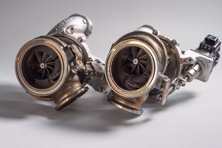 G-Power hoàn thiện hệ thống với ống xả phủ carbon. G-Power kết hợp sức mạnh bổ sung của Typhoon với một số chi tiết nâng cấp ở bên ngoài xe.