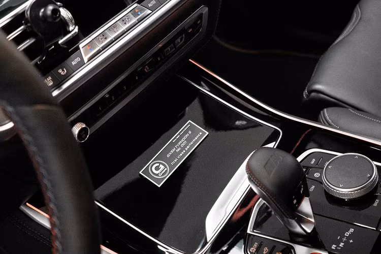 Điều này thay đổi hoàn toàn diện mạo của chiếc SUV. Trong quá khứ, G-Power đã từng ra mắt các mẫu X5 M và X6 M Typhoon cách đây hơn một thập kỷ.