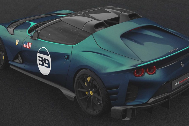 Theo mô tả từ Ferrari, Blu Capri là sự kết hợp giữa màu xanh lá cây cùng một chút màu xanh lam, thể hiện sự “mãnh liệt, óng ánh và nhiều sắc thái khác nhau lấy cảm hứng từ biển cả”. Mặc dù chiếc 812 Competizione A này chỉ xuất hiện dưới dạng hình ảnh kết xuất đồ họa nhưng nó vẫn mang đến cái nhìn rất đặc biệt và đầy ấn tượng.