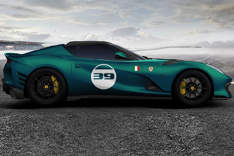 Ferrari cho biết mẫu siêu xe này có khả năng tăng tốc từ 0 - 100 km/h trong 2,85 giây, với tốc độ tối đa 340 km/h. Đối với phiên bản tiêu chuẩn 812 Competizione, Ferrari chỉ sản xuất giới hạn 999 chiếc dưới dạng coupe và dự kiến bắt đầu giao xe vào quý I năm nay. Phiên bản mui trần có thể được bàn giao đến tay khách hàng sớm nhất vào quý IV năm nay.