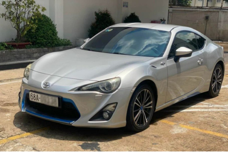 Ra mắt năm 2012, Toyota 86 được coi là truyền nhân của Toyota AE86, mẫu xe gây tiếng vang lớn trong cộng đồng đam mê tốc độ khi từng xuất hiện trong nhiều bộ phim chủ đề đua xe đường phố.