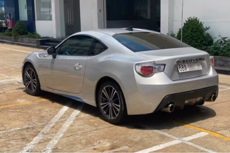 Sau 10 năm, mới đây Toyota đã trình làng phiên bản facelift của Toyota 86 với mức giá 1,687 tỷ đồng. Giá xe Toyota 86 2012 trong bài viết này hiện đang được chào bán hơn 900 triệu đồng.