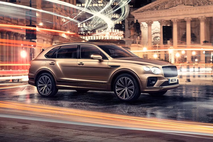Theo thông tin từ nhà sản xuất, chiếc Bentley Bentayga EWB đầu tiên xuất xưởng sẽ được trưng bày tại Triển lãm Quốc tế Southampton (Anh) diễn ra vào tháng 9 năm nay.