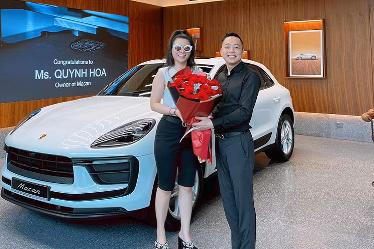 Tại Việt Nam, xe được phân phối chính hãng với 4 phiên bản gồm Macan Tiêu chuẩn, Macan T, Macan S và Macan GTS, mức giá xe Porsche Macan 2022 tương ứng từ 2,99 - 3,23 - 3,81 - 4,70 tỷ đồng.