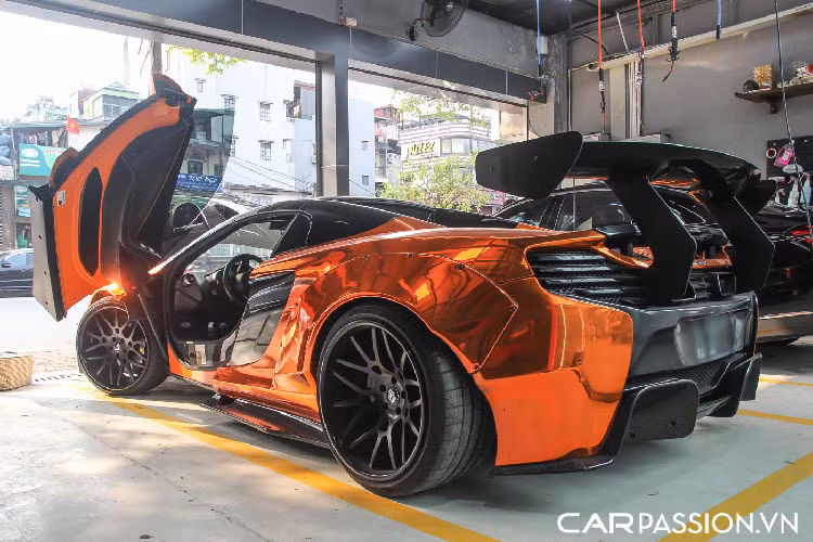 Ngay những ngày cận Tết Nguyên đán, chiếc siêu xe McLaren 650S Spider Liberty Walk cư trú trong một showroom xe ở quận 7 gần 1 năm đã tìm thấy người chốt giao dịch ở tỉnh Bình Phước.