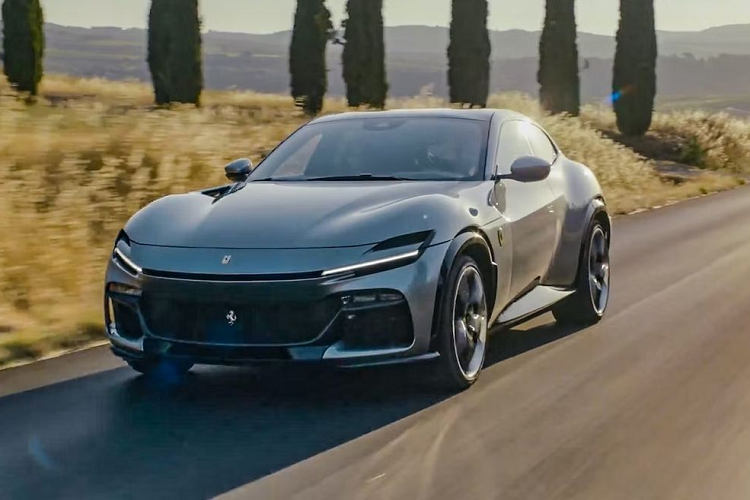 Vào ngày 13/9 vừa qua, Ferrari Purosangue 2023 mới đã chính thức ra mắt. Đây cũng là mẫu xe gầm cao đầu tiên của hãng siêu xe Ý. Trước thời điểm ra mắt và sau khi Ferrari xác nhận rằng Purosangue được trang bị động cơ V12, lượng đơn đặt hàng trước của mẫu xe này đã “bùng nổ”.