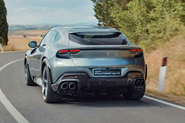 Enrico Galliera nói thêm rằng Purosangue đang thu hút nhiều khách hàng mới, những người chưa từng mua xe Ferrari. Tuy nhiên hãng sẽ ưu tiên những khách hàng “thân thiết” và họ sẽ là những người đầu tiên nhận được chiếc Ferrari Purosangue.