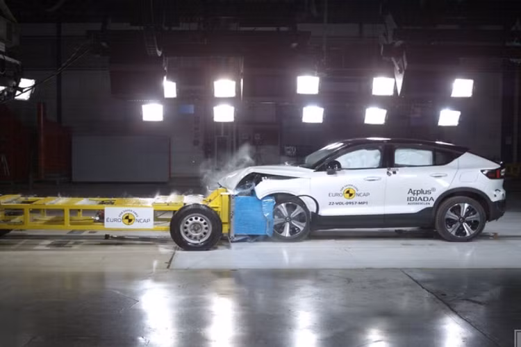 Volvo C40 Recharge chay dien dat chung nhan an toan cao nhat