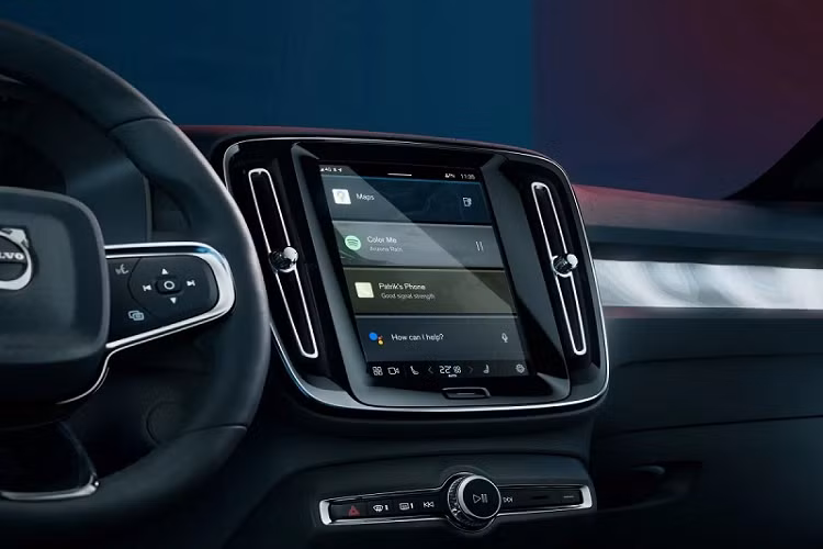 Điểm mạnh của Vovlo C40 Recharge 2022 mới là hệ thống hỗ trợ người lái và an toàn cho người ngồi trên xe. Các hệ thống khác cũng được đánh giá tốt là hỗ trợ tránh va chạm, giảm thiểu va chạm trên đường bộ, cảnh báo giao thông cắt ngang với phanh tự động, ghế ngồi giảm nguy cơ chấn thương do va quệt, túi khí và trang bị an toàn cho trẻ em. 