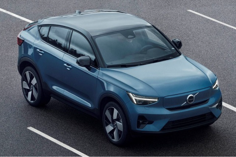 Volvo C40 Recharge đã ra mắt thị trường trường Đông Nam Á, cụ thể là Thái Lan vào tháng 2 năm nay. Xe được nhập khẩu nguyên chiếc từ Trung Quốc, mức giá xe Volvo C40 Recharge 2022 khởi điểm từ 2,75 triệu baht (khoảng 1,93 tỷ đồng). 