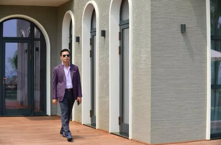 'Shark' Hung banh bao, du bao 'xanh, do, tim' khien netizen hao huc