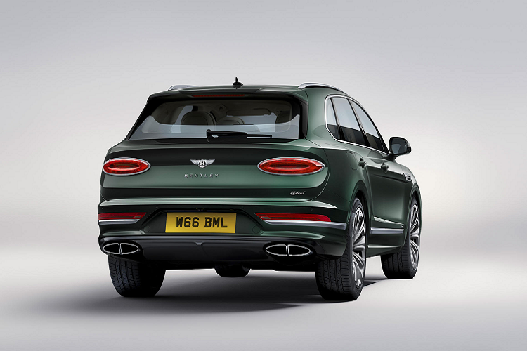 Bentley sẽ mở bán cả hai phiên bản xe Bentayga Hybrid mới này vào đầu năm 2023, hiện mức giá xe Bentley Bentayga S và Bentayga Azur hybrid 2023 vẫn chưa được công bố.