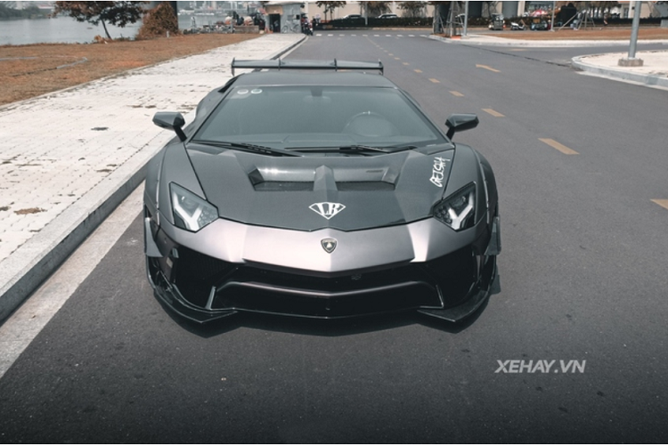 Đúng như tên gọi, Liberty Walk chỉ sản xuất đúng 50 bộ bodykit siêu xe Lamborghini Aventador Limited Edition 50, với 30 bộ dành cho thị trường nội địa và 20 bộ cho thế giới.