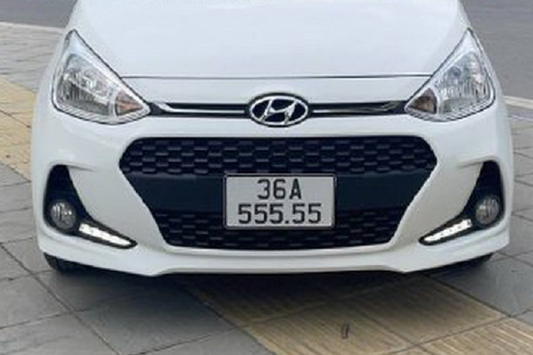 Hyundai Grand i10 đang là mẫu xe hạng A bán chạy thứ 2 tại thị trường Việt Nam. Xe sở hữu kích thước dài x rộng x cao lần lượt 3.805 x 1.680 x 1.520 (mm), trục cơ sở đạt 2.450mm.