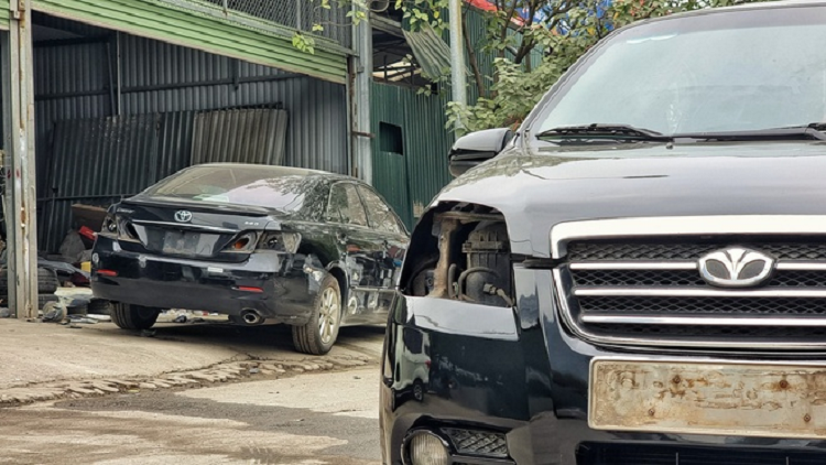 Cuc Dang kiem - son xe oto sai mau, gi bac len xuong van kiem dinh