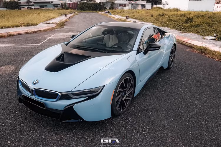  Siêu xe BMW i8 là phát súng mở đầu hoành tráng cho chiến lược xe thân thiện với môi trường của BMW. Ở thời kỳ đầu, nó được xem là biểu tượng của dòng xe thể thao xanh.