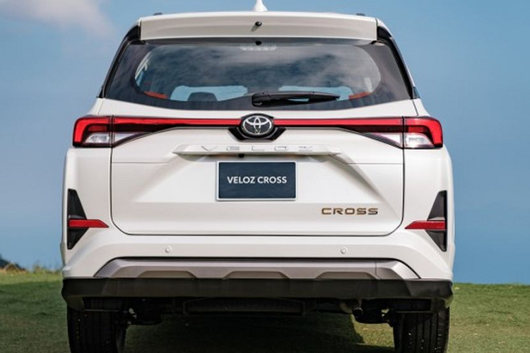 Theo kết quả kinh doanh tháng 7/2022, Toyota Veloz Cross đạt mốc 1.395 xe, xếp thứ hai trong danh sách MPV cỡ nhỏ bán chạy nhất thị trường Việt Nam. Trong khi đó, Mitsubishi Xpander dẫn đầu với doanh số 2.771 xe.