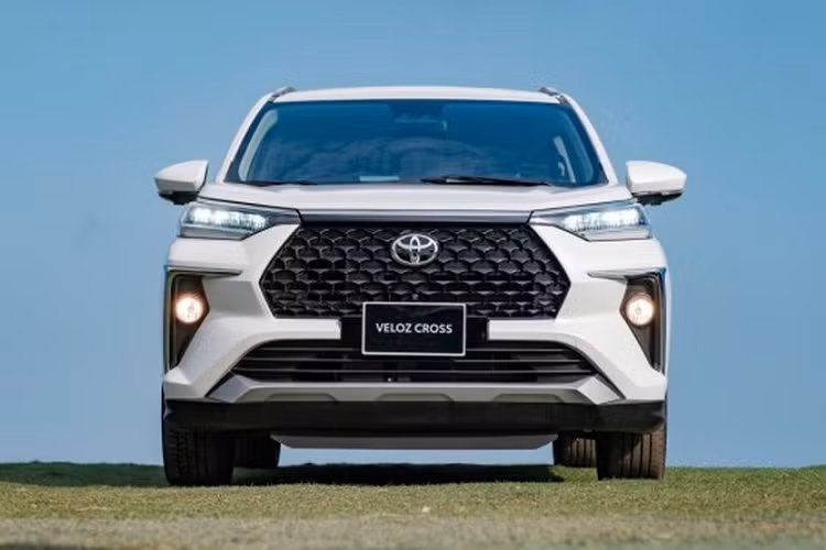 Đó là chưa kể việc Veloz Cross đang gặp hiện tượng “bia kèm lạc” tới vài chục triệu đồng tại các đại lý chính hãng do khan hàng, lượng xe được đưa về Việt Nam không nhiều.