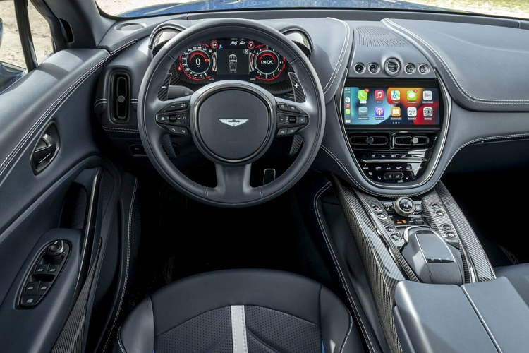 Khối động cơ xe Aston Martin DBX 707 sẽ mang đến công suất tối đa 697 mã lực, cao hơn thông số 641 mã lực của Lamborghini Urus và 626 mã lực của Bentley Bentayga Speed. Mô-men xoắn cực đại của SUV hạng sang Aston Martin DBX 707 giờ đây đã là 900 Nm tại dải vòng tua máy 2.600 – 4.500 vòng/phút.