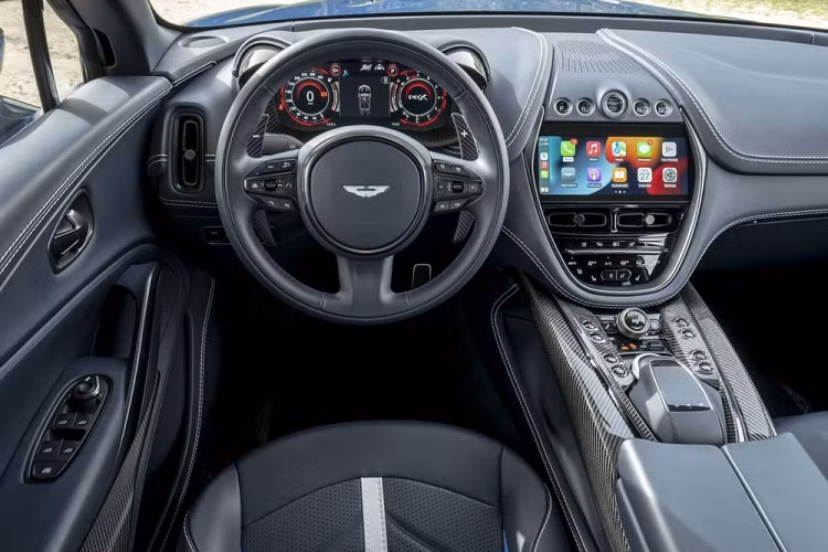 Khối động cơ xe Aston Martin DBX 707 sẽ mang đến công suất tối đa 697 mã lực, cao hơn thông số 641 mã lực của Lamborghini Urus và 626 mã lực của Bentley Bentayga Speed. Mô-men xoắn cực đại của SUV hạng sang Aston Martin DBX 707 giờ đây đã là 900 Nm tại dải vòng tua máy 2.600 – 4.500 vòng/phút.