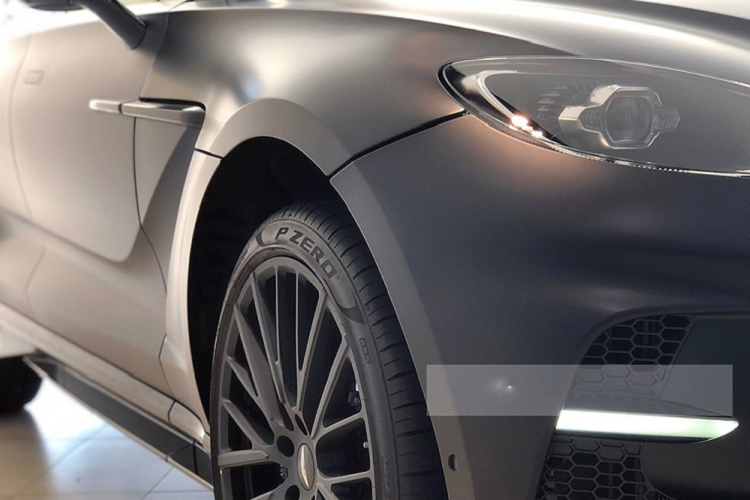 Trước đó, Chủ tịch Trung Nguyên đã đã đặt mua xe Aston Martin Vantage F1 Edition chính hãng và hiện xe đã có mặt tại Việt Nam. Ngoài ra còn một chiếc siêu UV Aston Martin DBX 707 của Đặng Lê Nguyên Vũ đặt mua được tiết lộ có màu sơn đen mờ.