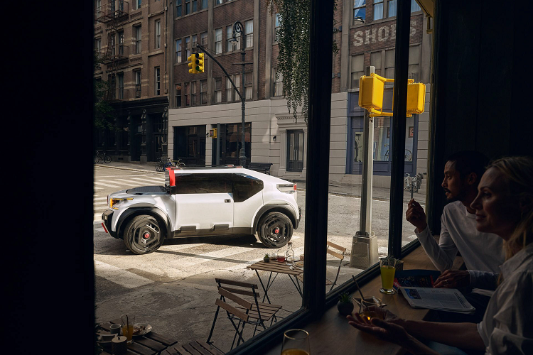 Mặc dù chạy hoàn toàn bằng điện, trọng lượng mục tiêu của Oli là 1.000 kg. Nhờ mức tiêu thụ thấp 10kWh/100km, mẫu xe có thể vận hành khoảng 400 km mỗi lần sạc, với pin 40kWh có thể sạc từ 20-80 phần trăm trong 23 phút. Tốc độ tối đa của xe đã được giới hạn ở mức 110 km/h.