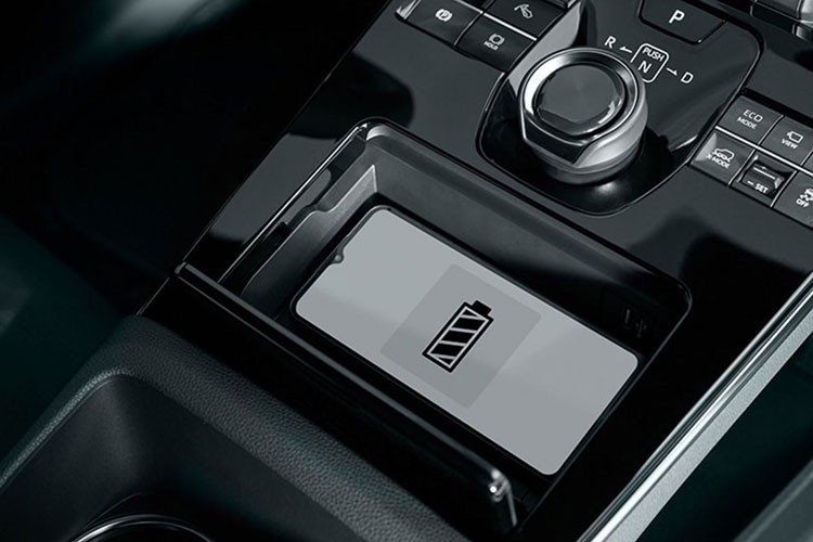 Trang bị an toàn Toyota bZ4x tại hai nước cũng không khác biệt. Tiêu chuẩn bao gồm 8 túi khí, phanh ABS, EBS, hỗ trợ khởi hành ngang dốc, chống trượt TRC...