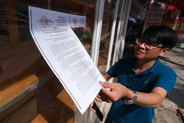 Sở Tài nguyên và Môi trường tỉnh Kiên Giang từng nhiều lần yêu cầu phía đơn vị vi phạm tự nguyện khắc phục. Các quyết định cưỡng chế được lực lượng chức năng dán khá dày trên các công trình vi phạm.