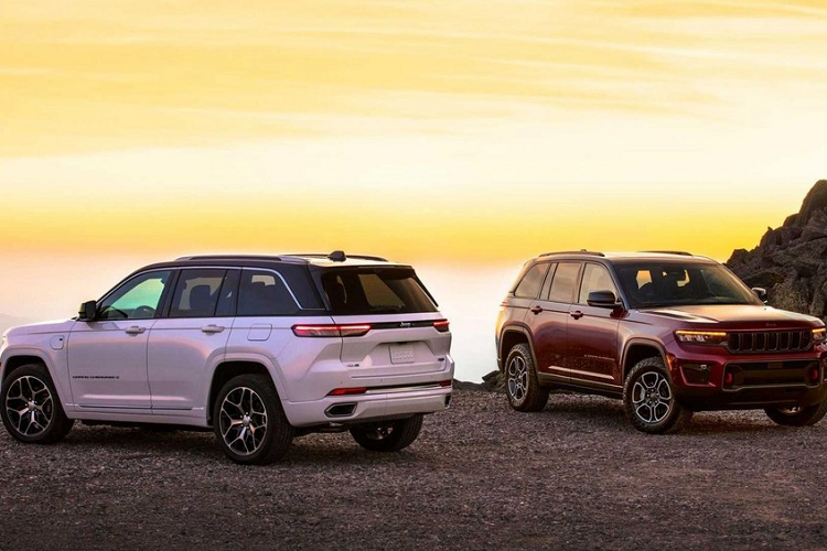 Triển lãm ô tô Việt Nam 2022 (VMS 2022) sẽ diễn ra vào ngày 26 - đến hết 30/10/2022 tại Trung tâm Hội chợ và Triển lãm Sài Gòn (SECC), Quận 7, TP HCM hứa hẹn sẽ khiến thị trường ô tô trong nước sôi động hơn sau 2 năm phải hủy vì Covid-19. Trong số 14 thương hiệu đăng ký tham dự VMS 2022, đáng chú ý có rất nhiều gương mặt mới tinh và gây chú ya nhất cính là Jeep Grand Cherokee 2022 mới.