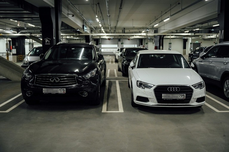 "Điều này khiến tôi thấy lo ngại", Jussi Hirvonen, một du khách người Phần Lan, nói sau khi rời khỏi bãi đỗ xe của sân bay Helsinki. "Tôi ước là họ không đến đây trước khi chiến cuộc tại Ukraine được giải quyết".