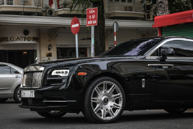 Được biết, chiếc xe siêu sang Rolls-Royce Wraith Series II này đã được Cường "Đô-la" mua lại của 1 công ty nhập khẩu xe khá có tiếng ở quận 5, Thành phố Hồ Chí Minh và giữ đến nay để sử dụng. Đây có thể là lần đầu tiên chiếc xe Rolls-Royce Wraith Series II được chủ nhân mang đi chơi xa.