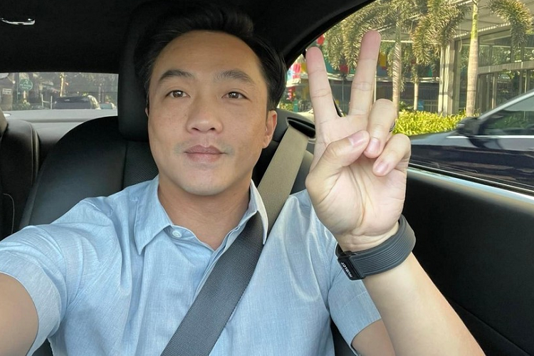 Mới đây, Cường "Đô-la" đã quay trở lại 1 trong những địa điểm du lịch hot nhất nhì Việt Nam và không chọn xe limousine 16 chỗ di chuyển, ông xã của Đàm Thu Trang vẫn quyết định di chuyển từ Hà Nội lên Sapa trên xế khủng của mình, lần này, Rolls-Royce Wraith Series II là bạn đồng hành của Cường "Đô-la".