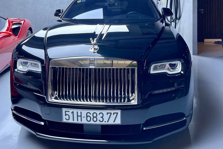 Là người thích khám phá các cung đường sau vô lăng các mẫu xe đắt tiền, doanh nhân Nguyễn Quốc Cường hay còn gọi là Cường "Đô-la" từng khiến nhiều người sốc khi vác chiếc Porsche 911 Carrera S 2019 chỉ mới mua 2 tuần đi xuyên Việt và còn ngẫu hứng lên tận Sapa, tỉnh Lào Cai chơi cùng các anh em mê xe khác.