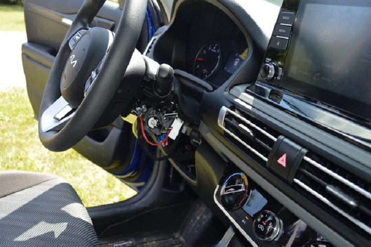 Có rất nhiều video hướng dẫn chi tiết về cách để cướp xe Hyundai và Kia được đăng trên các trang mạng xã hội như TikTok và nó đã hình thành nên một trào lưu có tên “Kia Boyz”.