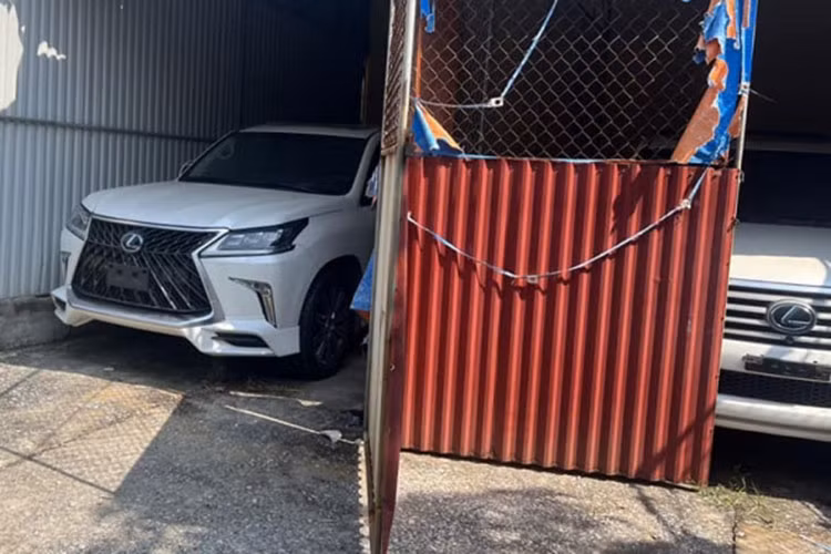 Dau gia 2 xe Lexus LX570 vo chu, tu 1,2 ty tai Thai Binh-Hinh-2