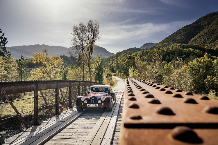 Những mẫu xe Plus Four và Plus Six 2023 của Morgan cũng sẽ được trang bị hệ thống phanh AP Racing mới mạnh mẽ hơn, từ đây mang lại sự an tâm cho chủ sở hữu mà không làm mất đi trải nghiệm lái xe truyền thống của Morgan.