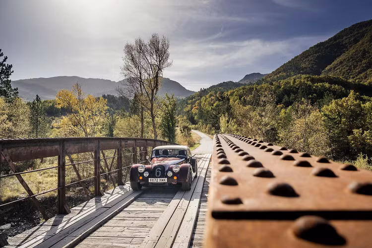 Những mẫu xe Plus Four và Plus Six 2023 của Morgan cũng sẽ được trang bị hệ thống phanh AP Racing mới mạnh mẽ hơn, từ đây mang lại sự an tâm cho chủ sở hữu mà không làm mất đi trải nghiệm lái xe truyền thống của Morgan.