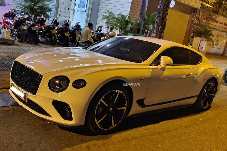 Sở hữu động cơ V8 tăng áp kép, xe có khả năng sản sinh công suất cực đại 542 mã lực cùng mô-men xoắn cực đại 770 Nm. Sức mạnh của động cơ được truyền đến cả bốn bánh thông qua hộp số tự động 8 cấp đến từ ZF và có khả năng tăng tốc 0 – 100 km/h trong 3,9 giây, tốc độ tối đa đạt 318 km/h. Khi mới về Việt Nam vào cuối 2019, giá xe Bentley Continental GT V8 sẽ không dưới 16 tỷ đồng.