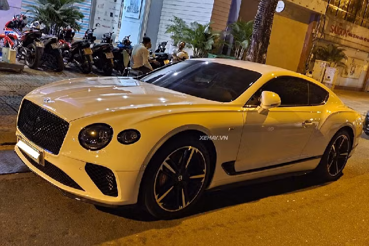 Sở hữu động cơ V8 tăng áp kép, xe có khả năng sản sinh công suất cực đại 542 mã lực cùng mô-men xoắn cực đại 770 Nm. Sức mạnh của động cơ được truyền đến cả bốn bánh thông qua hộp số tự động 8 cấp đến từ ZF và có khả năng tăng tốc 0 – 100 km/h trong 3,9 giây, tốc độ tối đa đạt 318 km/h. Khi mới về Việt Nam vào cuối 2019, giá xe Bentley Continental GT V8 sẽ không dưới 16 tỷ đồng.