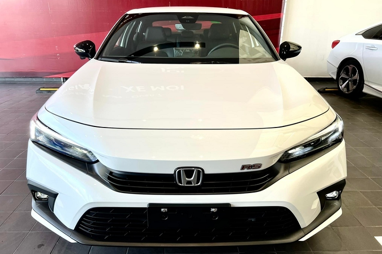 Được biết, gia đình Đăng Nguyên sẽ được bàn giao xe vào tháng sau. Tuy nhiên, Đăng Nguyên đã được thử lái Honda Civic RS 2022, anh chàng dành rất nhiều lời khen cho Honda Civic RS hoàn toàn mới.