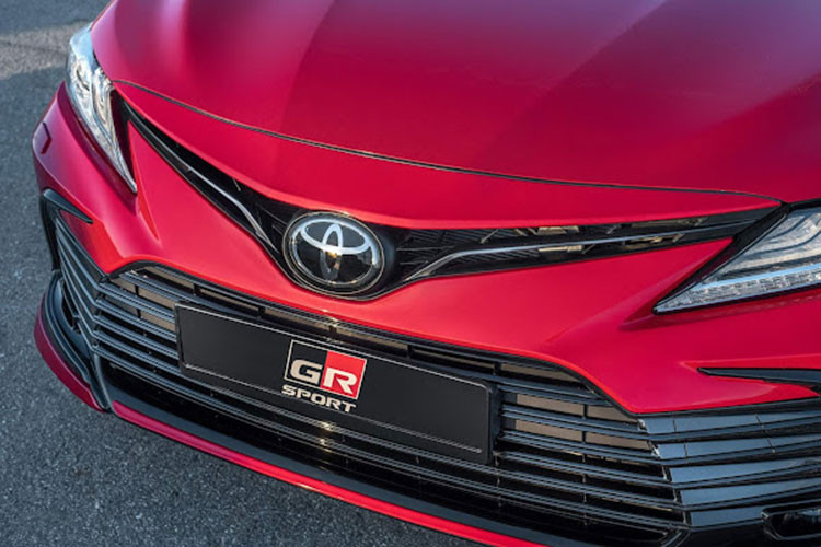 Nếu muốn tiên phong trong phân khúc xe sedan hiệu suất cao thì mẫu xe sedan Toyota Camry GR hoàn toàn mới là cái tên phù hợp hơn cả.