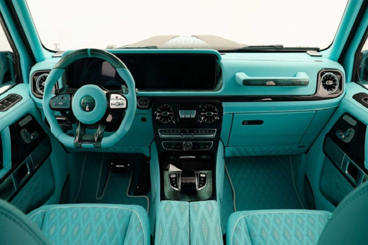 Kết quả là chiếc SUV mạnh tới 850 mã lực và có mô-men xoắn cực đại 1.000 Nm, tăng đáng kể so với mức 585 mã lực và 850 Nm tiêu chuẩn. Sức mạnh mới giúp G63 tăng tốc từ 0 - 100 km/h chỉ trong 3,5 giây.