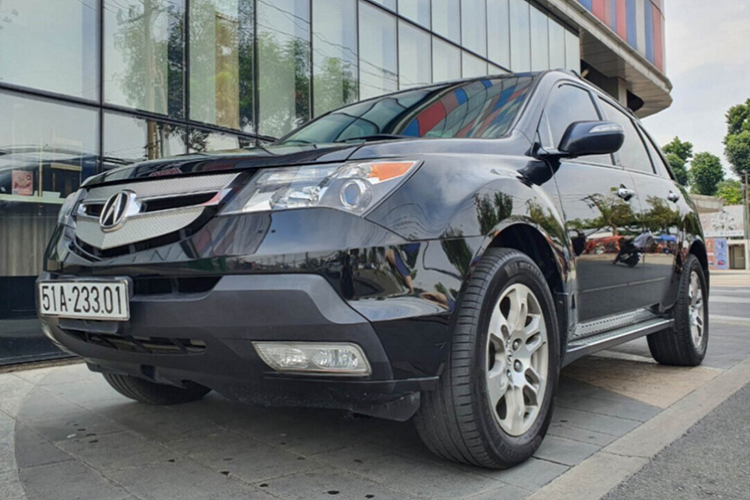 Tại thời điểm này, những chiếc Acura MDX tại Việt Nam đã có tuổi đời gần 15 năm đang được chào bán rộng rãi. Đơn cử như chiếc MDX đời 2008 này đang được rao bán với giá 590 triệu đồng, tức ngang giá một chiếc Toyota Vios G CVT (578 – 580 triệu đồng) hay rẻ hơn một chiếc Kia Seltos (từ 639 triệu đồng).