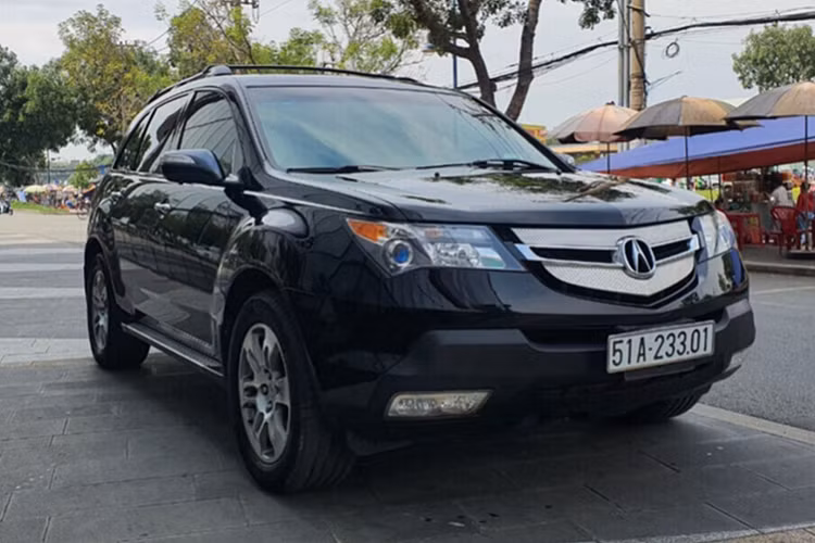 Tại thị trường Việt Nam, dòng xe Acura MDX hạng sang từng một thời rất được ưa chuộng trong giai đoạn từ năm 2007 – 2011. Tại thời điểm đó, Acura MDX trở thành một trong những lựa chọn xe 7 chỗ hạng sang có giá bán dễ tiếp cận so với các thương hiệu xe sang đến từ Đức như Mercedes-Benz ML (thế hệ trước của GLE hiện nay) và Audi Q7.