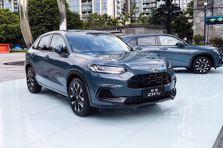 Vào ngày 29/5/2022 vừa qua, hãng xe Nhật Bản đã chính thức giới thiệu mẫu SUV mới mang tên Honda ZR-V 2023 mới tại thị trường Trung Quốc. Ở thị trường này, ZR-V được định vị như SUV hạng C, nằm giữa HR-V và CR-V trong dòng sản phẩm của hãng Honda.