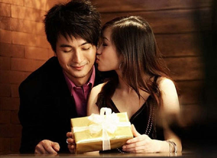 Sở Khanh 'buông câu', gái xinh say tiền ngậm ngùi ôm trái đắng So Khanh 'buong cau', gai xinh say tien ngam ngui om trai dang